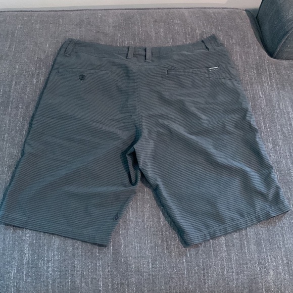 Volcom shorts - Picture 4 of 7